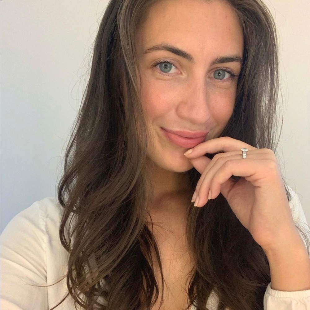 Meet your Posher, Corinne